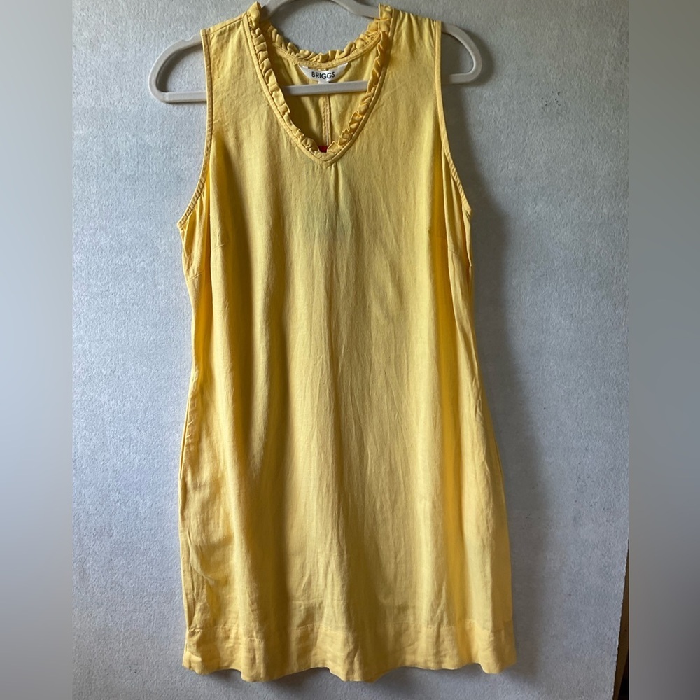 Briggs linen dress. NWT. Yellow. Sleeveless. Size M